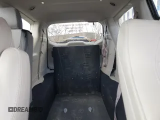 2021 Chrysler Voyager LXi z VIN 2C4RC1DGXMR525803, wystawiony jako Copart lot #46672535 z przebiegiem 62 792 mil mil oraz Szkoda całkowita • Salvage title. Historia ofert i sprzedaży dostępna na DreamBid. Obrazek 10.