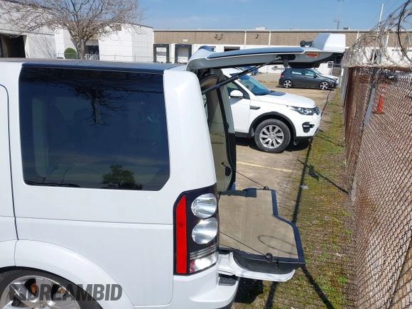 2016 Land Rover LR4 HSE z VIN SALAG2V66GA780737, wystawiony jako IAAI lot #41706661 z przebiegiem 98 555 mil mil oraz . Historia ofert i sprzedaży dostępna na DreamBid. Obrazek 22.