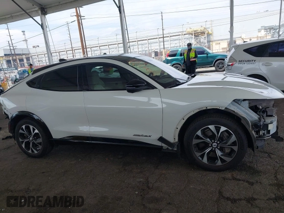 2021 Ford Mustang Mach-E Premium с VIN 3FMTK3SU6MMA27937, выставлен на аукционе IAAI как лот 42033076 с пробегом 90 743 миль миль и . История ставок и продаж доступна на DreamBid. Изображение 14.