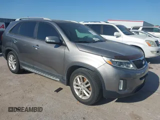 2014 Kia Sorento LX z VIN 5XYKT4A67EG469033, wystawiony jako IAAI lot #41996057 z przebiegiem 86 545 mil mil oraz . Historia ofert i sprzedaży dostępna na DreamBid. Obrazek 1.