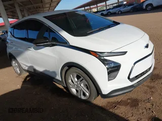 2023 Chevrolet Bolt EV 1LT z VIN 1G1FW6S0XP4112907, wystawiony jako IAAI lot #42250871 z przebiegiem 25 219 mil mil oraz . Historia ofert i sprzedaży dostępna na DreamBid. Obrazek 1.