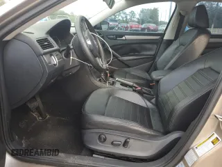 2015 Volkswagen Passat SE с VIN 1VWBS7A31FC054349, выставлен на аукционе Copart как лот 80082844 с пробегом 142 305 миль миль и Списание • Salvage title. История ставок и продаж доступна на DreamBid. Изображение 7.