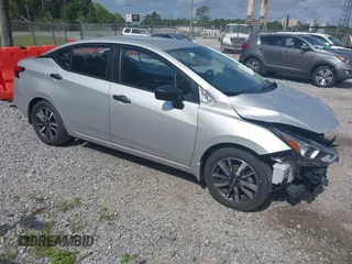 2023 Nissan Versa S z VIN 3N1CN8DV3PL862681, wystawiony jako IAAI lot #42293682 z przebiegiem 25 810 mil mil oraz . Historia ofert i sprzedaży dostępna na DreamBid. Obrazek 1.