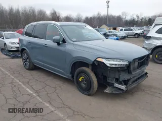 2020 Volvo XC90 Momentum with VIN YV4A22PK7L1539518, listed as a IAAI auction lot 41665899 with 59,883 mi miles. Bid and sale history available at carsss.com. Image 1.