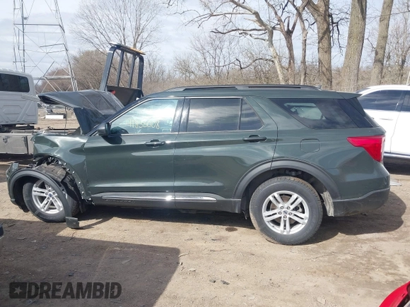 2022 Ford Explorer XLT with VIN 1FMSK8DHXNGA55681, listed as a IAAI auction lot 41833008 with 1 mi miles. Bid and sale history available at carsss.com. Image 15.