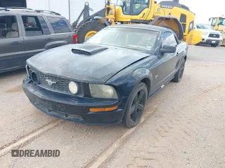 2007 Ford Mustang GT Deluxe z VIN 1ZVHT85H575287613, wystawiony jako IAAI lot #42543302 z przebiegiem Nie podano mil oraz . Historia ofert i sprzedaży dostępna na DreamBid. Obrazek 19.