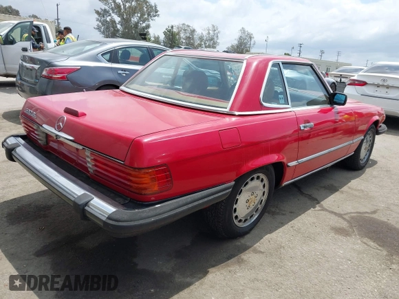 1988 Mercedes-Benz 560 with VIN WDBBA48D4JA090929, listed as a IAAI auction lot 42127701 with 186,443 mi miles. Bid and sale history available at carsss.com. Image 4.