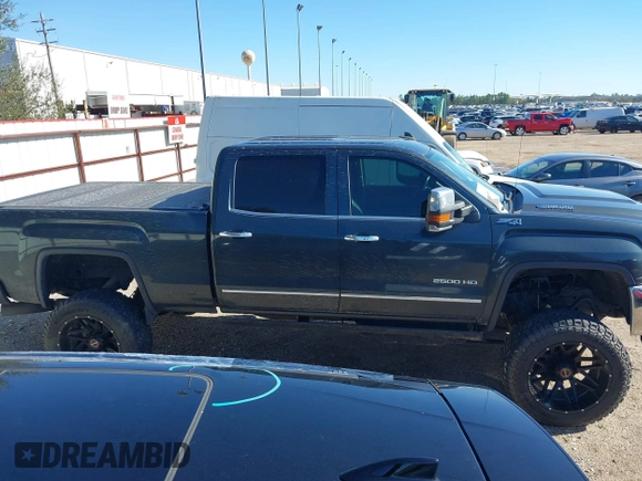 2018 GMC Sierra 2500HD SLT with VIN 1GT12TEY8JF139452, listed as a IAAI auction lot 41253932 with 202,672 mi miles. Bid and sale history available at carsss.com. Image 13.