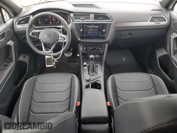 2024 Volkswagen Tiguan SEL R-Line z VIN 3VV4B7AX3RM141320, wystawiony jako Copart lot #55606335 z przebiegiem 9 347 mil mil oraz Szkoda całkowita • Salvage title. Historia ofert i sprzedaży dostępna na DreamBid. Obrazek 8.