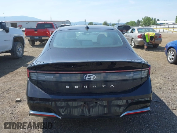 2024 Hyundai Sonata SEL z VIN KMHL64JA1RA425997, wystawiony jako IAAI lot #42489381 z przebiegiem 21 474 mil mil oraz . Historia ofert i sprzedaży dostępna na DreamBid. Obrazek 17.