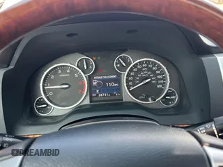2016 Toyota Tundra Platinum z VIN 5TFGW5F12GX198415, wystawiony jako Copart lot #59492555 z przebiegiem 28 731 mil mil oraz Czysty tytuł • Clean title. Historia ofert i sprzedaży dostępna na DreamBid. Obrazek 8.