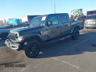 2023 Jeep Gladiator Sport S z VIN 1C6HJTAG4PL507092, wystawiony jako IAAI lot #41221714 z przebiegiem 29 566 mil mil oraz . Historia ofert i sprzedaży dostępna na DreamBid. Obrazek 17.