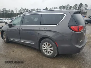 2018 Chrysler Pacifica Touring L Plus z VIN 2C4RC1EG1JR309705, wystawiony jako Copart lot #46611035 z przebiegiem 139 359 mil mil oraz Szkody całkowita. Historia ofert i sprzedaży dostępna na DreamBid. Obrazek 2.