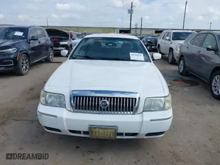 2009 Mercury Grand Marquis LS with VIN 2MEHM75V39X622111, listed as a IAAI auction lot 41509576 with 197,552 mi miles. Bid and sale history available at carsss.com. Image 12.