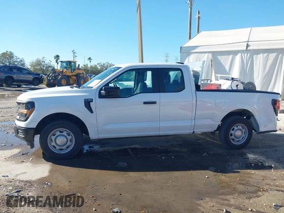 2024 Ford F-150 XL z VIN 1FTEX1KP7RKE49677, wystawiony jako IAAI lot #41592556 z przebiegiem 11 136 mil mil oraz . Historia ofert i sprzedaży dostępna na DreamBid. Obrazek 14.