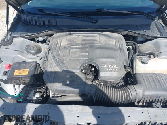 2019 Chrysler 300 Touring with VIN 2C3CCAAG0KH564997, listed as a IAAI auction lot 41852876 with 39,219 mi miles. Bid and sale history available at carsss.com. Image 10.