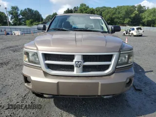 2010 Dodge Dakota Bighorn/Lonestar z VIN 1D7RW3GK7AS223579, wystawiony jako Copart lot #61880374 z przebiegiem 102 134 mil mil oraz Czysty tytuł • Clean title. Historia ofert i sprzedaży dostępna na DreamBid. Obrazek 5.