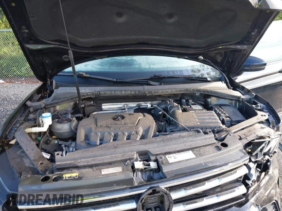 2020 Volkswagen Tiguan S z VIN 3VV1B7AX7LM133084, wystawiony jako IAAI lot #42597631 z przebiegiem 84 415 mil mil oraz . Historia ofert i sprzedaży dostępna na DreamBid. Obrazek 10.