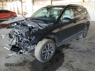 2020 Volkswagen Tiguan SE z VIN 3VV3B7AX2LM025030, wystawiony jako Copart lot #52784625 z przebiegiem 79 725 mil mil oraz Szkody całkowita. Historia ofert i sprzedaży dostępna na DreamBid. Obrazek 1.
