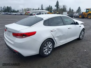 2018 Kia Optima S with VIN 5XXGT4L32JG262167, listed as a IAAI auction lot 41919613 with 1 mi miles. Bid and sale history available at carsss.com. Image 4.