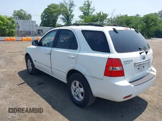 2007 Kia Sorento LX z VIN KNDJC736775722258, wystawiony jako IAAI lot #42409147 z przebiegiem 130 863 mil mil oraz . Historia ofert i sprzedaży dostępna na DreamBid. Obrazek 3.