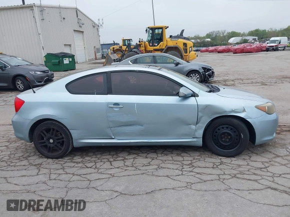 2006 Scion tC z VIN JTKDE167X60130009, wystawiony jako IAAI lot #42174502 z przebiegiem 151 801 mil mil oraz . Historia ofert i sprzedaży dostępna na DreamBid. Obrazek 13.