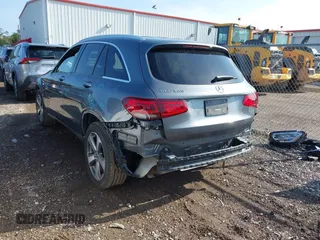 2022 Mercedes-Benz GLC 300 with VIN W1N0G8DB9NV331605, listed as a IAAI auction lot 42499187 with 58,644 mi miles and . Bid and sale history available at DreamBid. Image 3.