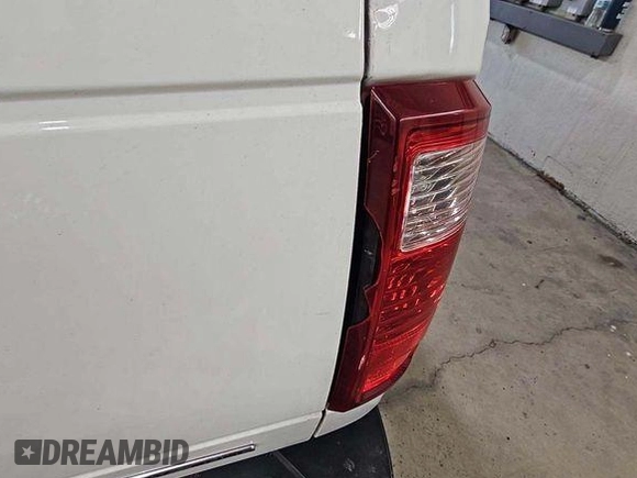 2014 Ford F-250 XL z VIN 1FT7X2A68EEB73610, wystawiony jako IAAI lot #42853124 z przebiegiem 150 899 mil mil oraz . Historia ofert i sprzedaży dostępna na DreamBid. Obrazek 2.