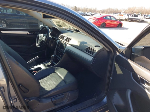 2013 Volkswagen Passat SE w/Sunroof with VIN 1VWBM7A30DC125919, listed as a IAAI auction lot 41759051 with 112,952 mi miles. Bid and sale history available at carsss.com. Image 5.