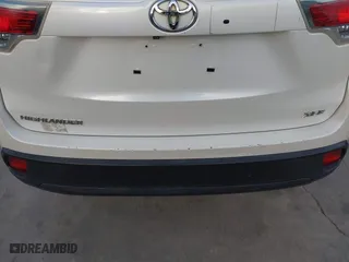 2014 Toyota Highlander XLE with VIN 5TDKKRFH3ES038170, listed as a IAAI auction lot 41740889 with 215,715 mi miles. Bid and sale history available at carsss.com. Image 20.