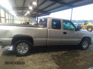 2006 Chevrolet Silverado 1500 LT1 with VIN 1GCEC19V56Z142057, listed as a IAAI auction lot 41752031 with 82,607 mi miles. Bid and sale history available at carsss.com. Image 13.