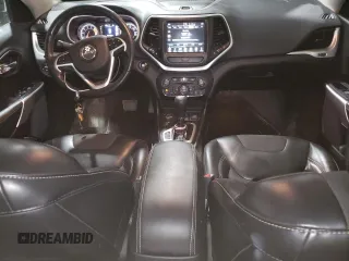 2018 Jeep Cherokee Latitude Plus z VIN 1C4PJMLX0JD582381, wystawiony jako Copart lot #59381715 z przebiegiem 120 004 mil mil oraz Szkoda całkowita • Salvage title. Historia ofert i sprzedaży dostępna na DreamBid. Obrazek 8.
