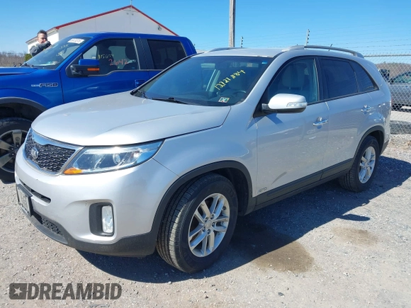 2014 Kia Sorento LX with VIN 5XYKTDA72EG489389, listed as a IAAI auction lot 41905133 with 152,578 mi miles. Bid and sale history available at carsss.com. Image 2.