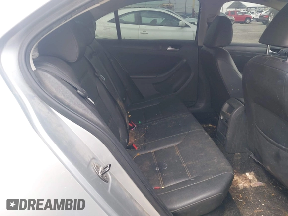 2014 Volkswagen Jetta SE z VIN 3VWD17AJ2EM226153, wystawiony jako IAAI lot #41907079 z przebiegiem 172 595 mil mil oraz . Historia ofert i sprzedaży dostępna na DreamBid. Obrazek 8.