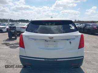 2017 Cadillac XT5 Premium Luxury FWD z VIN 1GYKNCRS5HZ230621, wystawiony jako IAAI lot #42123597 z przebiegiem 88 268 mil mil oraz . Historia ofert i sprzedaży dostępna na DreamBid. Obrazek 17.