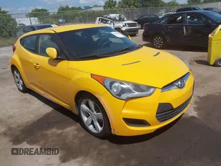 2015 Hyundai Veloster z VIN KMHTC6AD0FU226514, wystawiony jako IAAI lot #42183985 z przebiegiem 171 256 mil mil oraz . Historia ofert i sprzedaży dostępna na DreamBid. Obrazek 1.