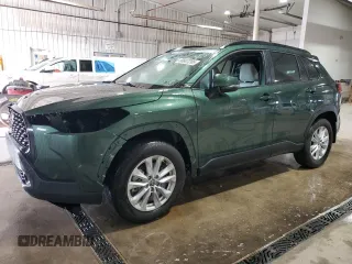 2023 Toyota Corolla Cross LE z VIN 7MUBAABG8PV054066, wystawiony jako Copart lot #50607295 z przebiegiem 21 908 mil mil oraz Szkody całkowita. Historia ofert i sprzedaży dostępna na DreamBid. Obrazek 1.