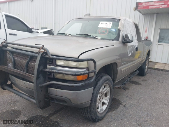 1999 Chevrolet Silverado 1500 LT with VIN 1GCEK19T1XE195509, listed as a IAAI auction lot 41994270 with 322,982 mi miles. Bid and sale history available at carsss.com. Image 2.