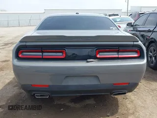 2018 Dodge Challenger SXT z VIN 2C3CDZAG9JH229506, wystawiony jako IAAI lot #41915902 z przebiegiem 145 486 mil mil oraz . Historia ofert i sprzedaży dostępna na DreamBid. Obrazek 17.