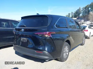 2024 Toyota Sienna LE with VIN 5TDKRKEC9RS185060, listed as a IAAI auction lot 41695763 with 20,673 mi miles. Bid and sale history available at carsss.com. Image 4.