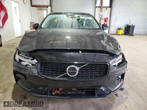 2024 Volvo S60 Core Dark Theme z VIN 7JRL12TK7RG324393, wystawiony jako Copart lot #49817315 z przebiegiem 14 985 mil mil oraz Szkoda całkowita • Salvage title. Historia ofert i sprzedaży dostępna na DreamBid. Obrazek 5.