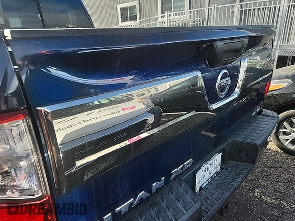 2016 Nissan Titan Platinum Reserve z VIN 1N6BA1F47GN502505, wystawiony jako IAAI lot #42520972 z przebiegiem 104 949 mil mil oraz . Historia ofert i sprzedaży dostępna na DreamBid. Obrazek 3.