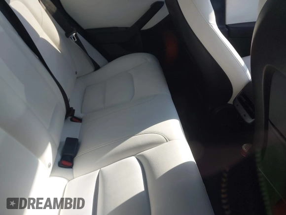 2020 Tesla Model 3 Standard Range Plus z VIN 5YJ3E1EA6LF662080, wystawiony jako IAAI lot #41410445 z przebiegiem Nie podano mil oraz . Historia ofert i sprzedaży dostępna na DreamBid. Obrazek 8.