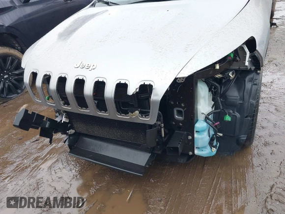 2016 Jeep Cherokee Latitude with VIN 1C4PJLCS8GW363504, listed as a IAAI auction lot 41543553 with 143,278 mi miles. Bid and sale history available at carsss.com. Image 6.