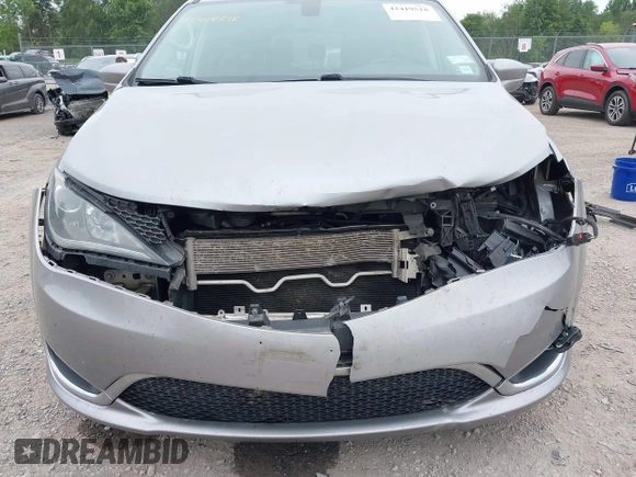 2020 Chrysler Pacifica Touring L with VIN 2C4RC1BG2LR127986, listed as a IAAI auction lot 42419518 with 107,618 mi miles and . Bid and sale history available at DreamBid. Image 6.