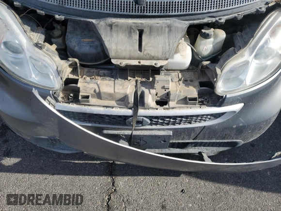 2013 Smart fortwo Passion z VIN WMEEJ9AAXDK673212, wystawiony jako Copart lot #83063024 z przebiegiem 13 000 mil mil oraz Szkody całkowita. Historia ofert i sprzedaży dostępna na DreamBid. Obrazek 11.