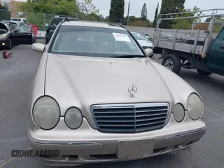 2000 Mercedes-Benz E 320 with VIN WDBJH65J8YA981779, listed as a IAAI auction lot 42107928 with 276,090 mi miles and . Bid and sale history available at DreamBid. Image 12.