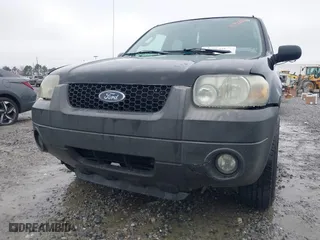 2005 Ford Escape XLT with VIN 1FMYU03155KD75479, listed as a IAAI auction lot 41757864 with 213,571 mi miles. Bid and sale history available at carsss.com. Image 6.
