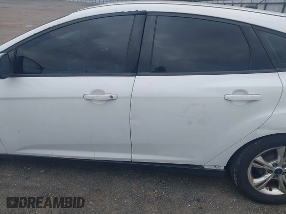 2014 Ford Focus SE z VIN 1FADP3K29EL233545, wystawiony jako IAAI lot #42282582 z przebiegiem 300 237 mil mil oraz . Historia ofert i sprzedaży dostępna na DreamBid. Obrazek 6.