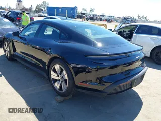 2023 Porsche Taycan z VIN WP0AA2Y19PSA14314, wystawiony jako IAAI lot #42207002 z przebiegiem 6582 mil mil oraz . Historia ofert i sprzedaży dostępna na DreamBid. Obrazek 3.